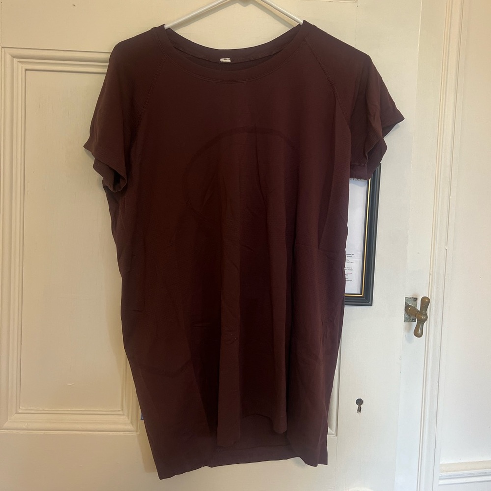 Women’s maroon lululemon top